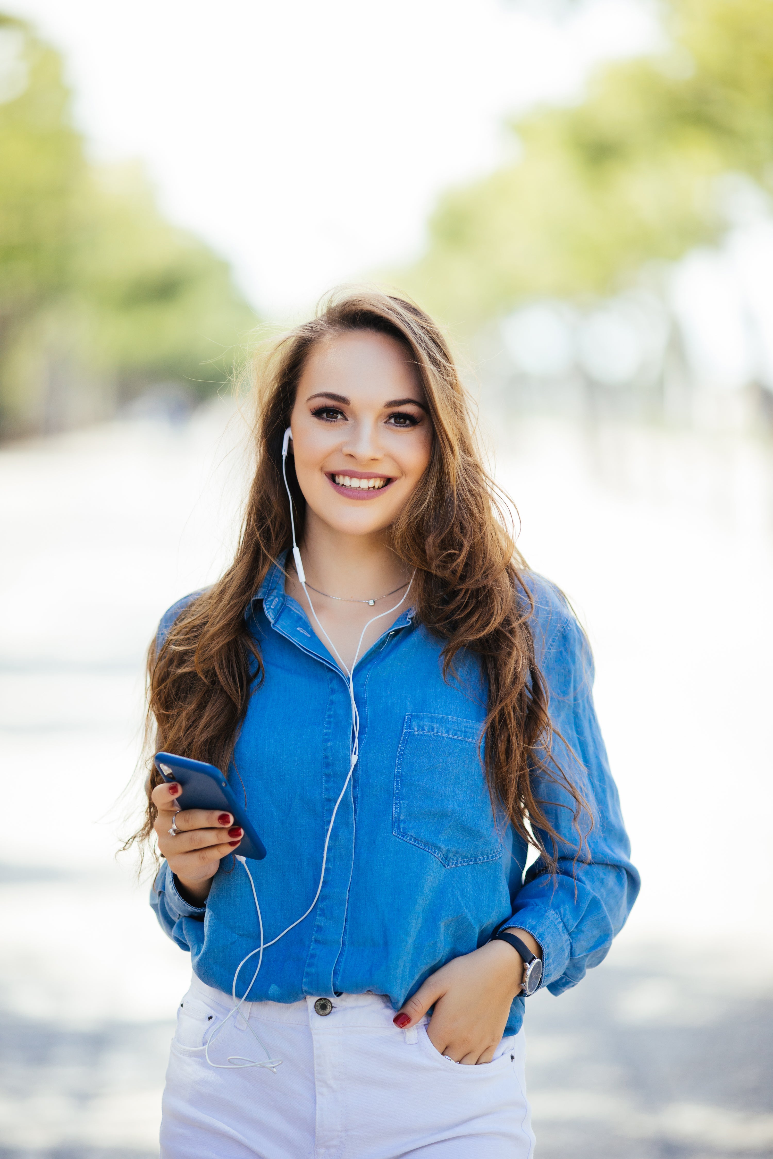 files/portrait-happy-smiling-woman-standing-square-sunny-summer-spring-day-outside-cute-smiling-woman-looking-you-attractive-young-girl-enjoying-summer-filtered-image-flare-sunshine.jpg